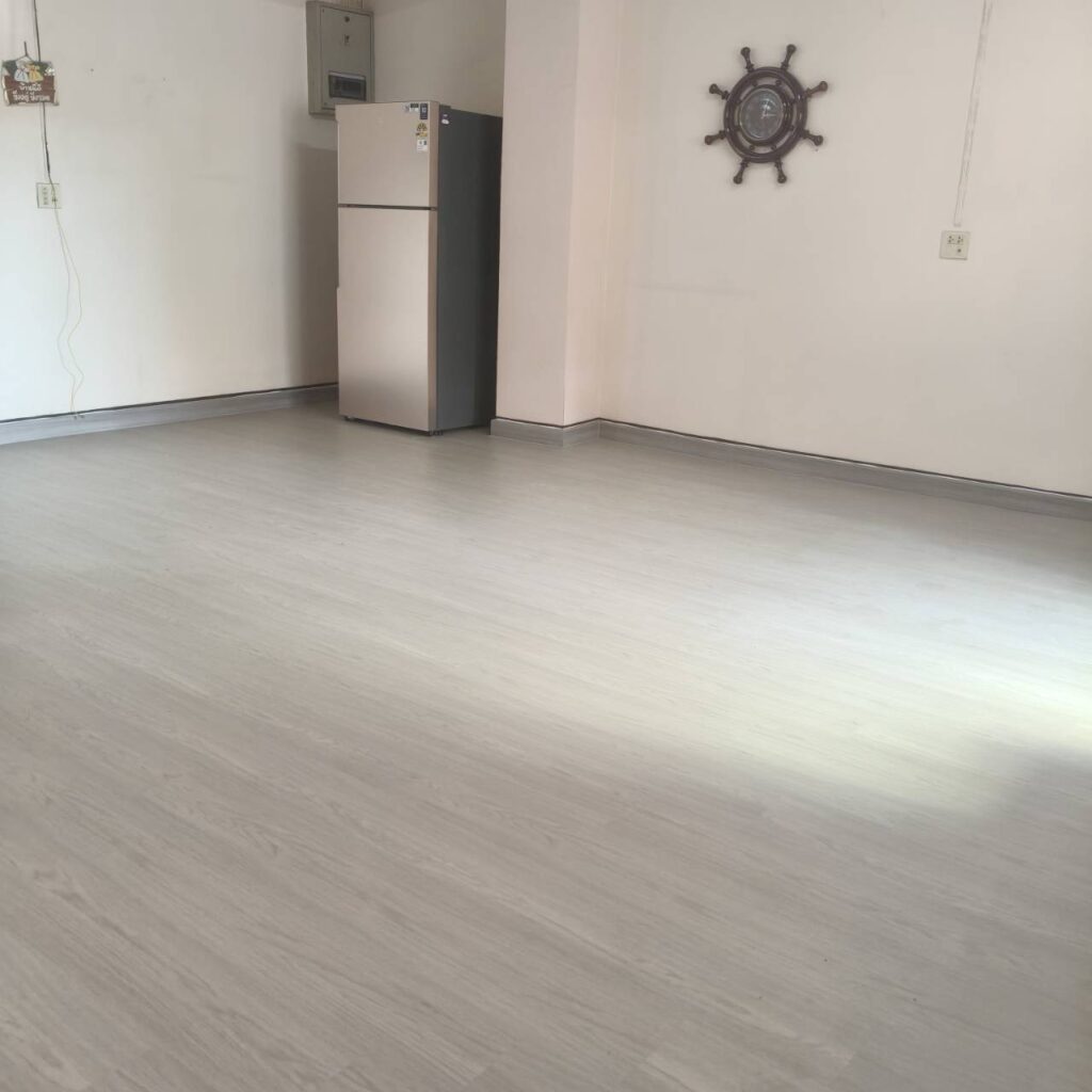 ปูพื้นกระเบื้องยาง spc