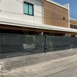 บานเลื่อนซ้อนสาม