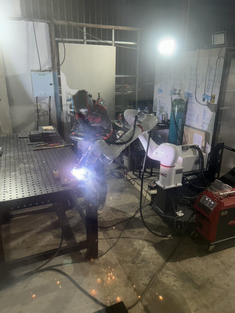 เลเซอร์ด้วยหุ่นยนต์