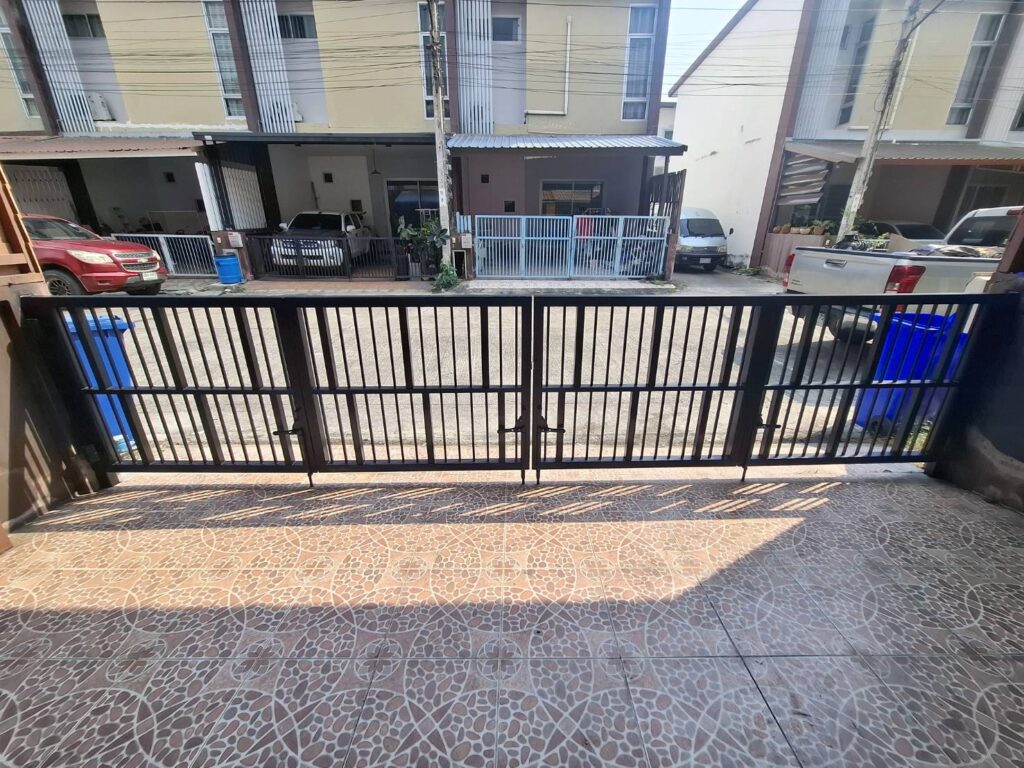 ประตูบานเฟี้ยม