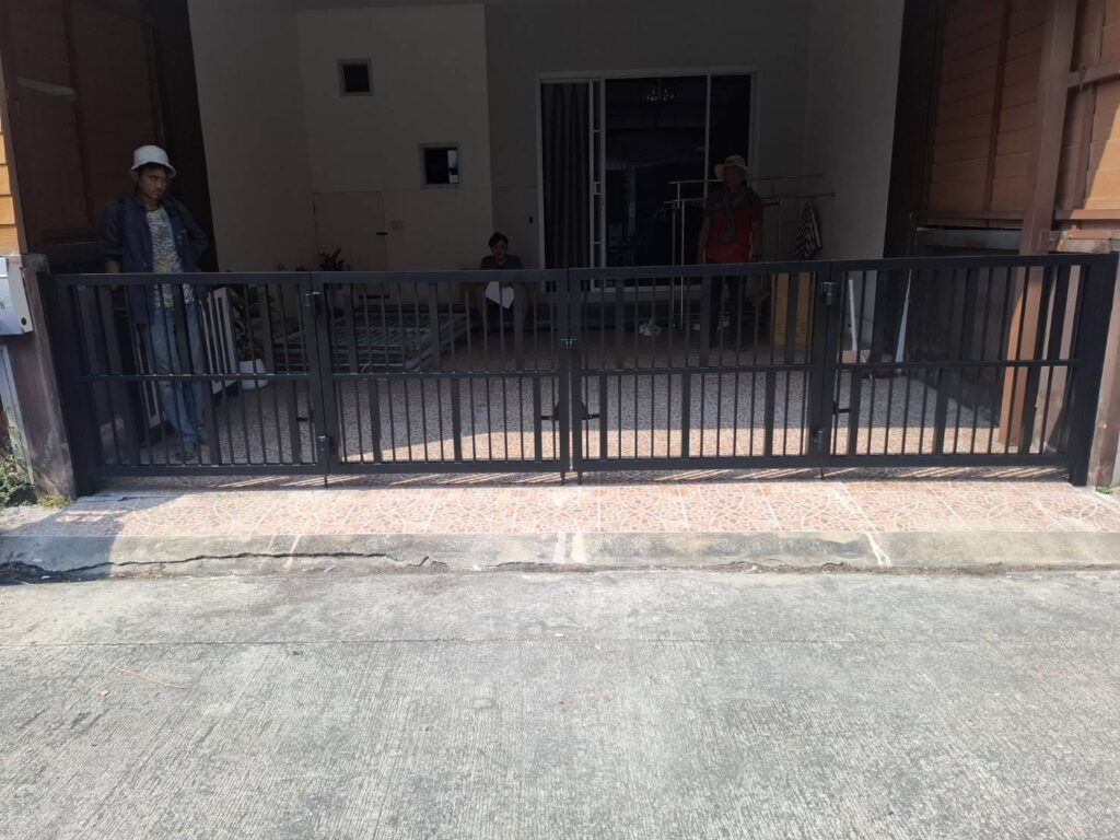 ประตูบานเฟี้ยม