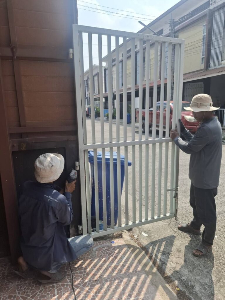 การติดตั้งประตูบานเฟี้ยม