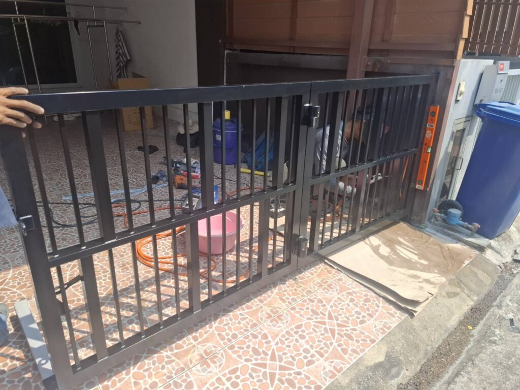 การติดตั้งประตูบานเฟี้ยม