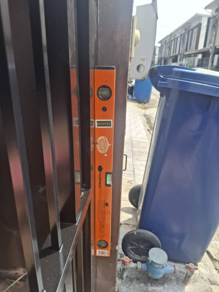 การติดตั้งประตูบานเฟี้ยม