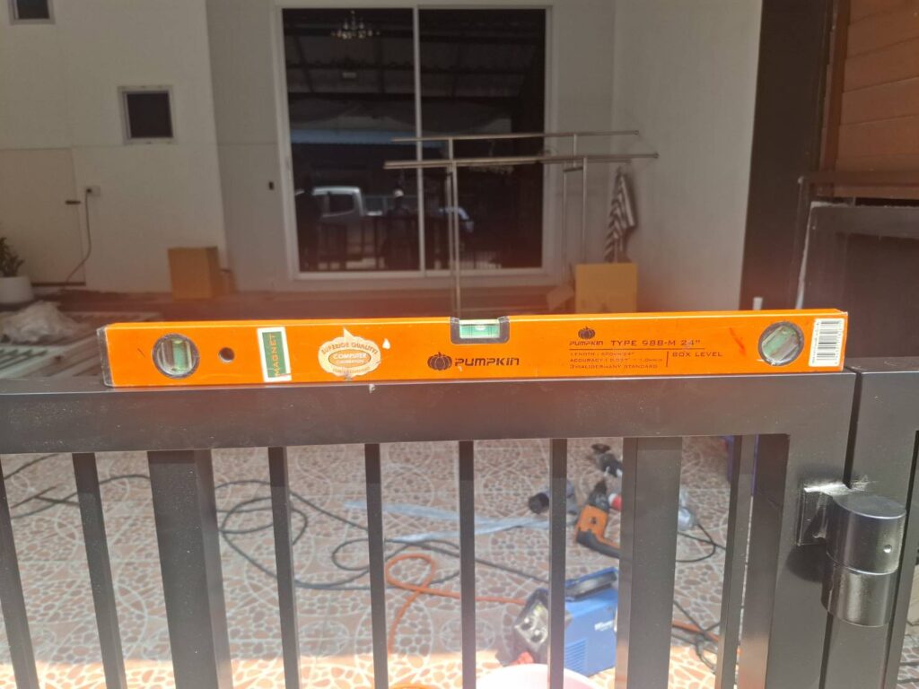 การติดตั้งประตูบานเฟี้ยม